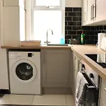 2 Bedroom Free Wifi And Parking 리즈