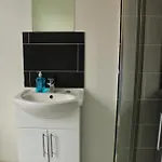 2 Bedroom Free Wifi And Parking