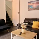 2 Bedroom Free Wifi And Parking 아파트 *