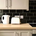 2 Bedroom Free Wifi And Parking 아파트 리즈