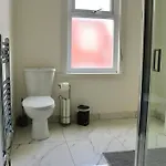2 Bedroom Free Wifi And Parking *