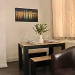 2 Bedroom Free Wifi And Parking *