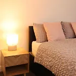 2 Bedroom Free Wifi And Parking *