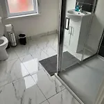 2 Bedroom Free Wifi And Parking 아파트 리즈