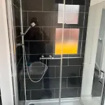 2 Bedroom Free Wifi And Parking