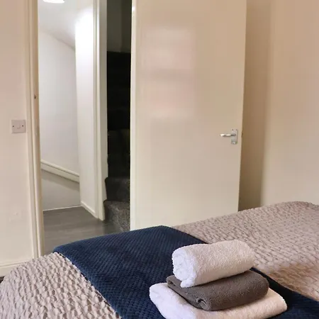 2 Bedroom Free Wifi&parking Leeds (West Yorkshire)