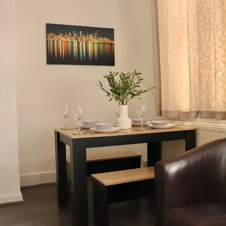 2 Bedroom Free Wifi And Parking *