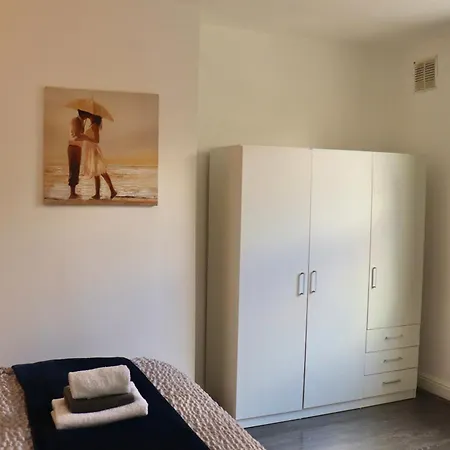 2 Bedroom Free Wifi And Parking Apartman Leeds