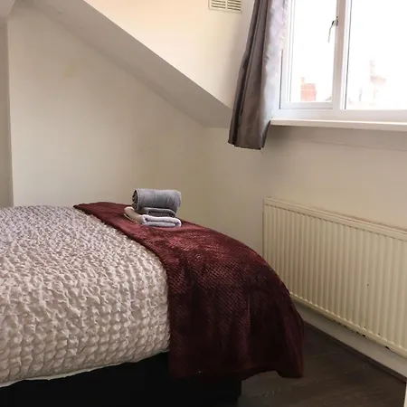 2 Bedroom Free Wifi And Parking Apartman Leeds
