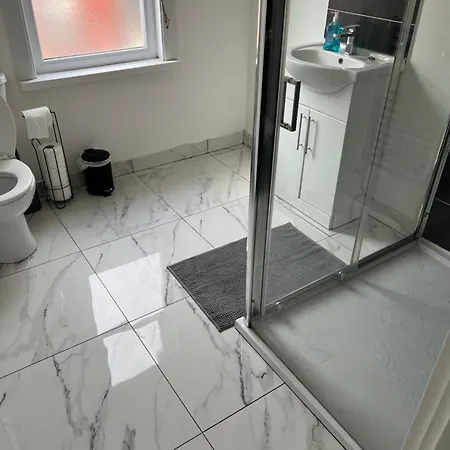 2 Bedroom Free Wifi And Parking Apartman Leeds