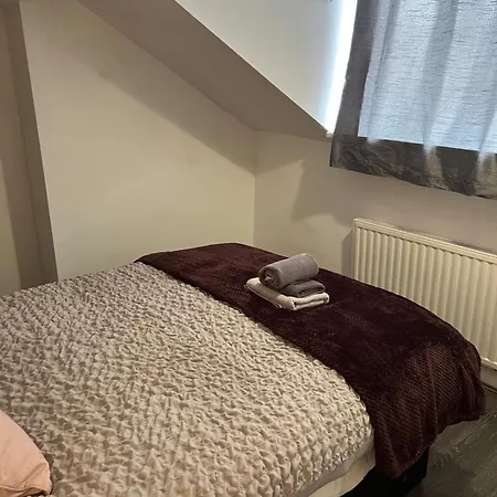 2 Bedroom Free Wifi&parking * Leeds (West Yorkshire)