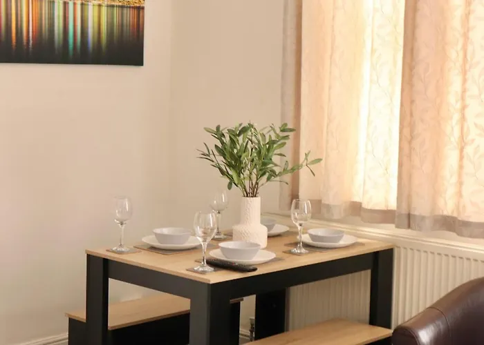 2 Bedroom Free Wifi And Parking Leeds (West Yorkshire)