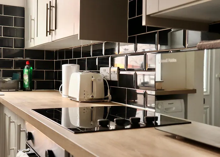 2 Bedroom Free Wifi And Parking * Leeds (West Yorkshire)