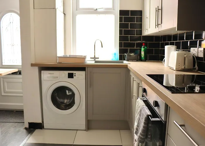 2 Bedroom Free Wifi And Parking Leeds (West Yorkshire)