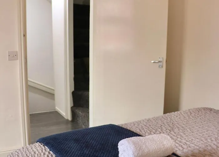 2 Bedroom Free Wifi And Parking Leeds (West Yorkshire)