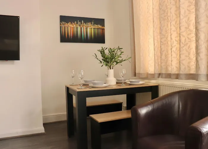 2 Bedroom Free Wifi And Parking *